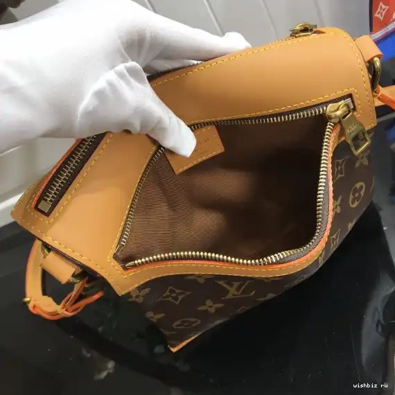WIS SLANTING VUITTON LOUIS 0531
